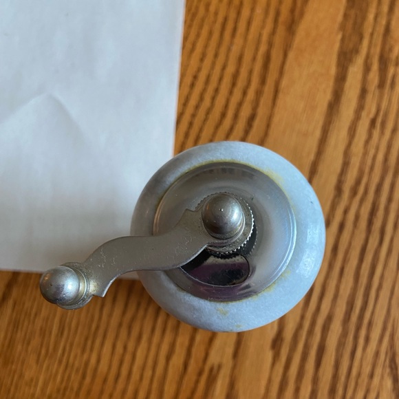 Stone salt and pepper shaker - Picture 8 of 8